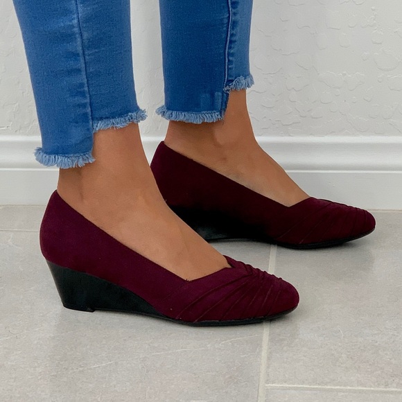 NIB Bordeaux Pleated Top Kitten Heel Wedge Pump - Picture 5 of 8